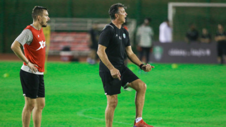 مدرب الأهلي يهدد النفيعي.. انقلاب خطير يهز الشارع السعودي