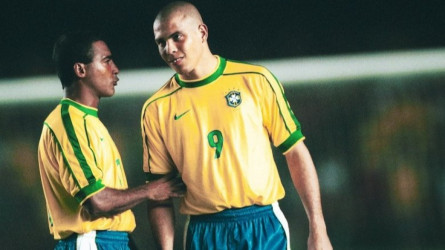 رونالدو يكشف خطة روماريو الخبيثة للعب بدلا منه مع البرازيل