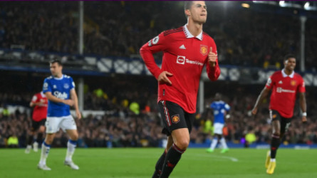 رونالدو وكاسيميرو في تشكيل مانشستر يونايتد ضد أومونيا نيقوسيا