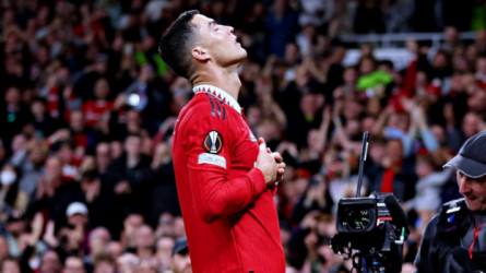 روني يقرر تجاهل رونالدو بعد تصريحاته الصادمة الأخيرة