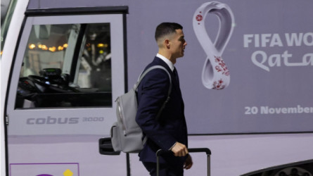  صور| رونالدو يصل مع البرتغال إلى قطر