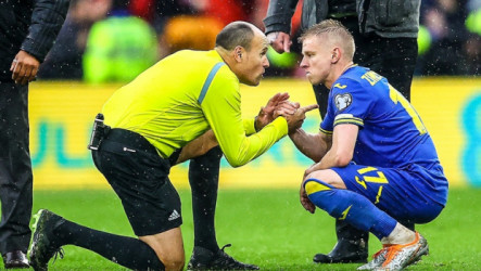 حكم إسباني يمنع نجم أوكرانيا من البكاء بعد السقوط أمام ويلز