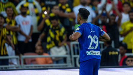 عملاق أوروبي يخطف سالم الدوسري من الهلال.. الصفقة اقتربت