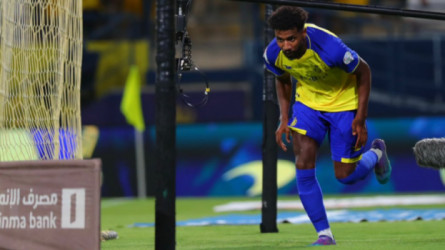 النجعي يطلب الرحيل إلى الإمارات.. صدمة في النصر