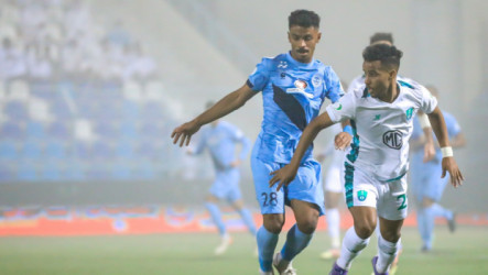 الباطن يقترب من هدف الأهلي الضائع.. نجم عراقي كبير