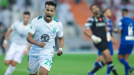 عبد الرحمن غريب من مباراة الأهلي والهلال الأهلي يوافق.. غريب مقابل ثلاثي النصر واللاعب يريد الهلال