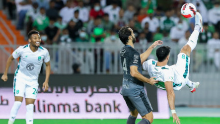 الأهلي يكرم سيبولدي ويستعد للهلال بثلاثية في الطائي