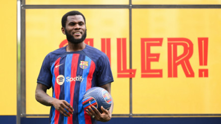 صور| برشلونة يقدم فرانك كيسي رسميا للجماهير في كامب نو