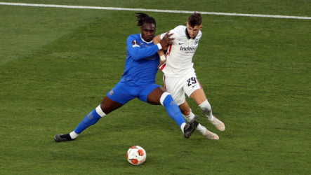 خناقة شوارع في نهائي الدوري الأوروبي بين رينجرز وإشبيلية