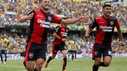 قنابل غاز وشغب.. تأجيل ديربي الأرجنتين بين أولد بويز وروزاريو