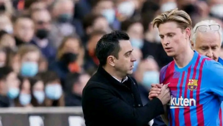 دي يونج يرفض مانشستر يونايتد بطلب خاص من ليفاندوفيسكي