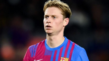 الورقة الخفية.. برشلونة يستخدم مواطن دي يونج لإقناعه بتخفيض راتبه