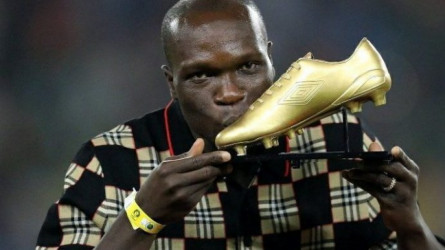 الأندية الإنجليزية ترعب النصر .. عروض مغرية تهدد برحيل أبو بكر