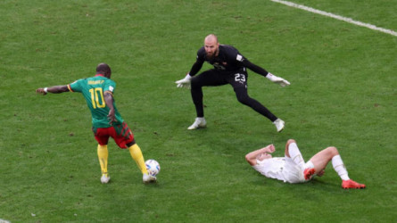 قطر 2022| أبو بكر يقود الكاميرون لعودة مجنونة أمام صربيا