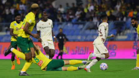 أبو بكر يغادر مباراة الخليج والنصر فجأة.. ماذا يحدث؟