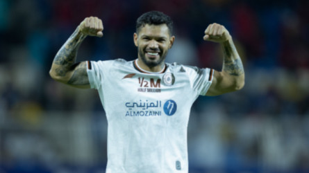 لماذا جدد الشباب عقد كارلوس جونيور ؟ الإجابة 7 أسباب