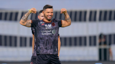 انتهاء الأزمة.. كارلوس يقترب من الانضمام للشباب في الدوحة