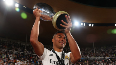 صورة|دموع كاسيميرو في مؤتمر الوداع وكلمات رئيس ريال مدريد المؤثرة