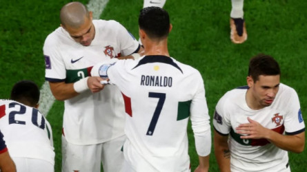 صحيفة عالمية تفجر مفاجأة.. هل اضطر رونالدو لقبول عرض النصر؟