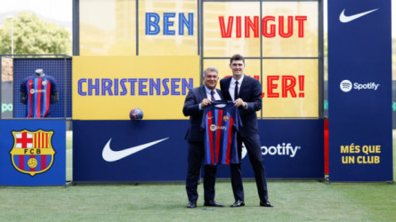 كشف سر ورقة الأحلام لنجم برشلونة الجديد في مؤتمر تقديمه
