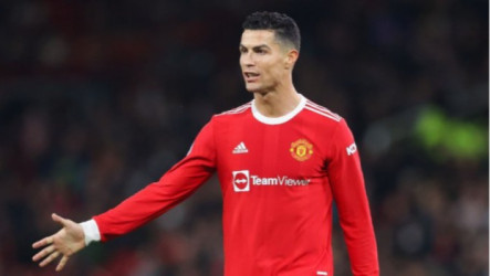 مدرب مانشستر يونايتد يعلنها: قرار عودة رونالدو كان خاطئًا