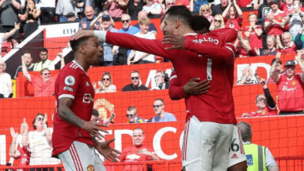 وعد خاص من كريستيانو رونالدو لجماهير مانشستر يونايتد بعد الهاتريك