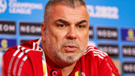 كوزمين: أتمنى أن تكون عقلية الهلال في الشارقة.. الفوز مثل DNA