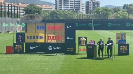 صور| برشلونة يقدم كوندي للجماهير للمرة الأولى