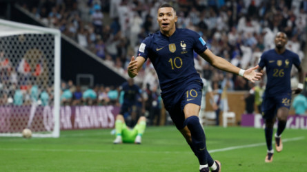 مطلوب 4 أهداف ..مبابي يزحف لإزاحة نجم ألمانيا من عرش كأس العالم