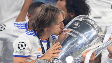 المئوية يا لوكا.. ليلة تاريخية تنتظر ساحر ريال مدريد في الأبطال