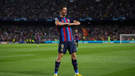 هاتريك ليفاندوفسكي.. برشلونة يكتسح بلزن بخماسية في دوري الأبطال