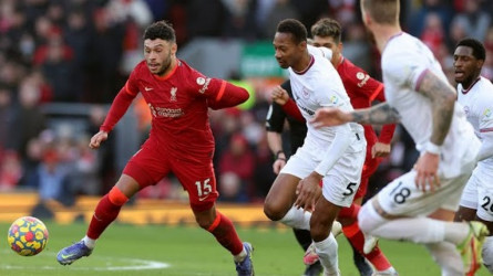 أرنولد يزاحم ميسي على لقب الأفضل وعيد ميلاد مميز لنجم ليفربول