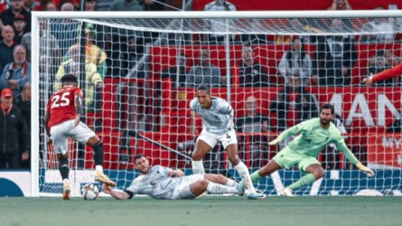 ليفربول يسقط بثنائية أمام مانشستر يونايتد في كلاسيكو البريميرليج