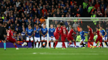 أرنولد يرد على الجميع أمام رينجرز.. هداف ليفربول في الركلات الحرة