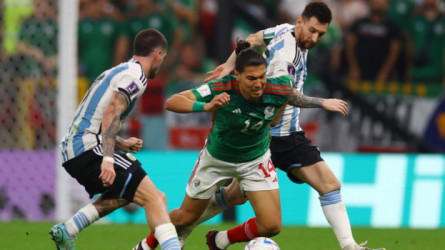 قطر 2022| من أجل مارادونا.. ميسي يقود الأرجنتين لعبور المكسيك