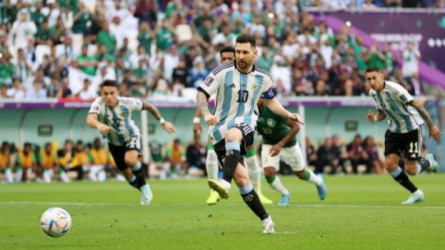 قطر 2022|الشوط الأول.. ميسي يتقدم للأرجنتين وإصابة فرج السعودية