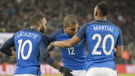 نجم نيوم يهز فرنسا بعد فوز باريس سان جيرمان القاتل .. ما القصة؟