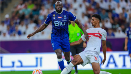 لمسة يد.. هل استحق الهلال ضربة جزاء أمام الزمالك المصري؟