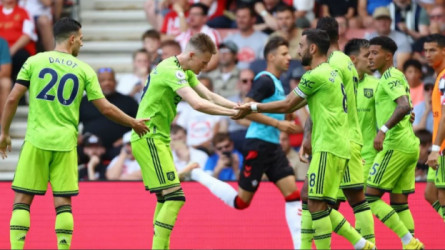 أسطورة ليفربول يهاجم نجم مانشستر يونايتد القصير