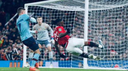 بعد رحيل رونالدو.. يونايتد يعبر بيرنلي لدور الـ8 في كأس الرابطة