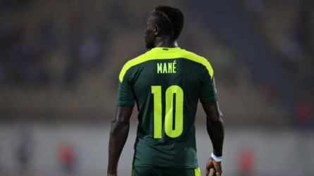 لقطة مثيرة بين محمد صلاح وماني تشعل الصراع في نهائي أمم إفريقيا