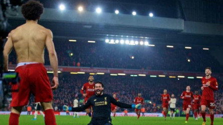 إغراءات مالية كبيرة.. عرض سعودي خرافي لضم حارس ليفربول الإنجليزي