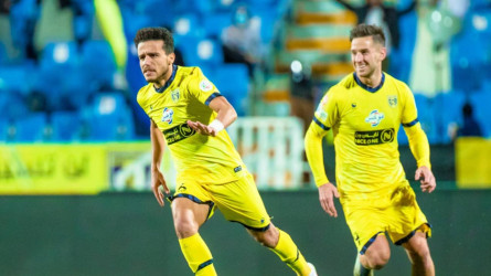 مصطفى فتحي يصدم التعاون والزمالك.. ويتمسك بالأهلي