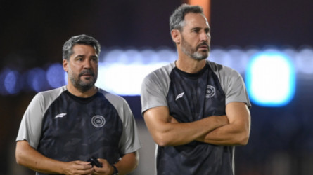 مورينو يكافئ لاعبي الشباب بعد اكتساح أبها.. قرار جديد