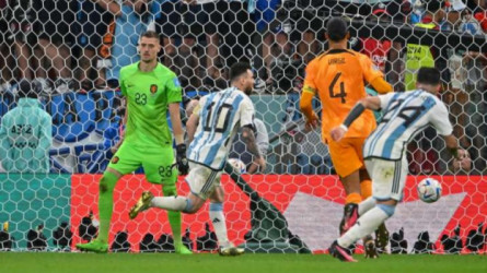 مطلوب 14 هدفا .. فيفا يحث رباعي المونديال على مواصلة التسجيل