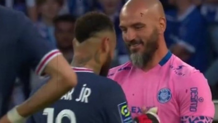 كيف تصرف نيمار بعد توسل حارس المرمى له؟.. عائلتي تشاهدني