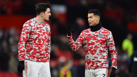 أسطورة يونايتد ينتقد ماجواير.. رسالة غامضة قد تطيح بالمدافع