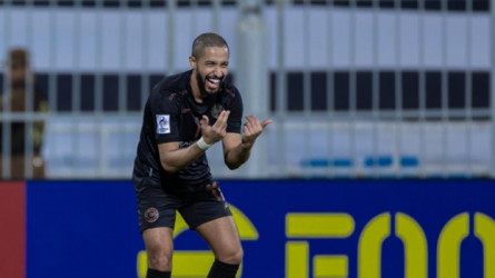 مدرب الشباب يكشف.. سبب غضب هتان باهبري أمام الهلال