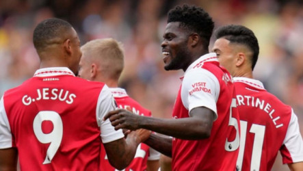 الأهلي يجهز عرضا رسميا لضم نجم أرسنال