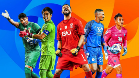 المعيوف ينافس نجم أوراوا على أفضل حارس مرمى في آسيا